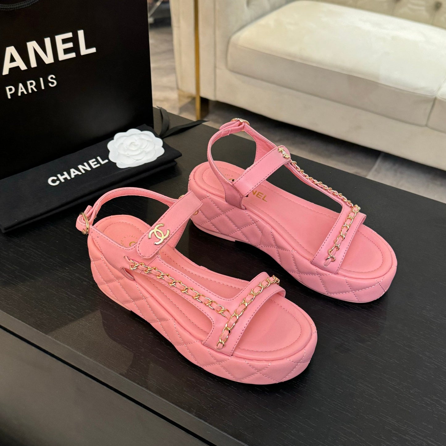 FLAT SANDALS IN SALMON PINK LAMBSKIN WITH GOLD CHAIN - 35
