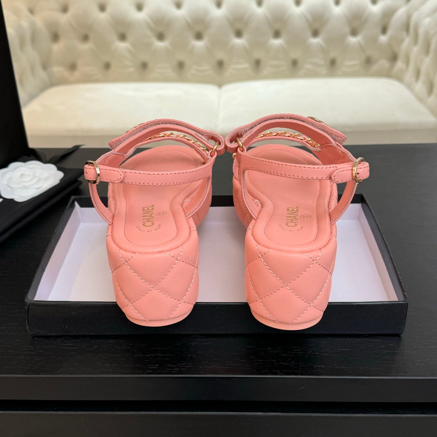 FLAT SANDALS IN SALMON PINK LAMBSKIN WITH GOLD CHAIN - 35