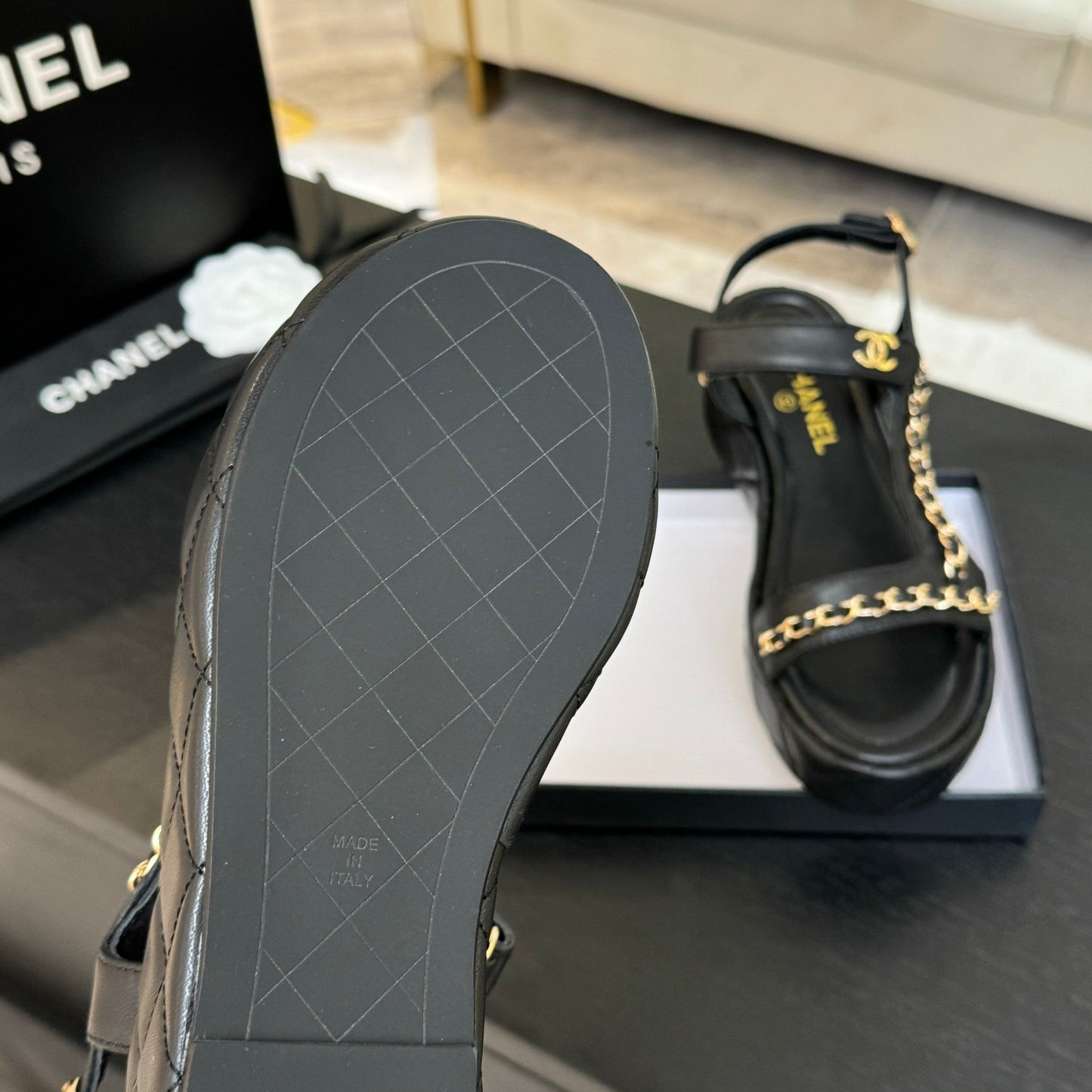 FLAT SANDALS IN BLACK LAMBSKIN WITH GOLD CHAIN - 35