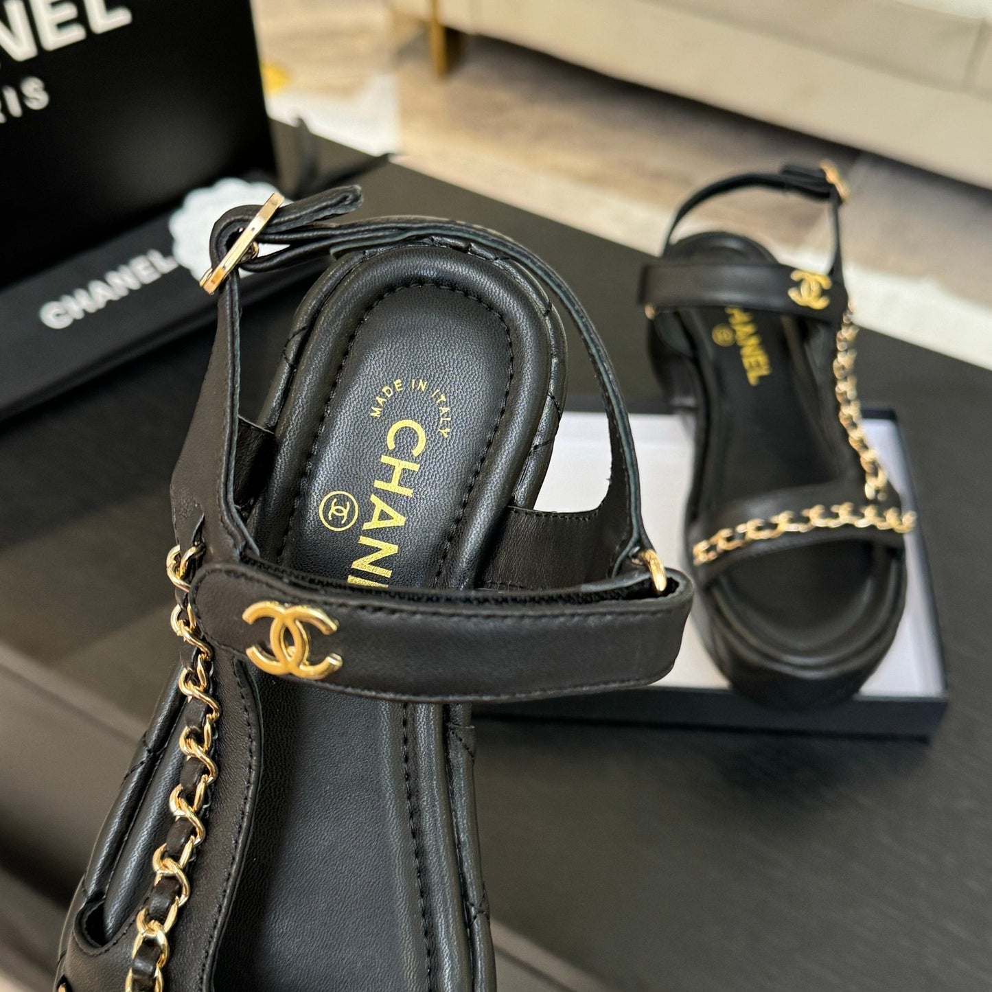 FLAT SANDALS IN BLACK LAMBSKIN WITH GOLD CHAIN - 35
