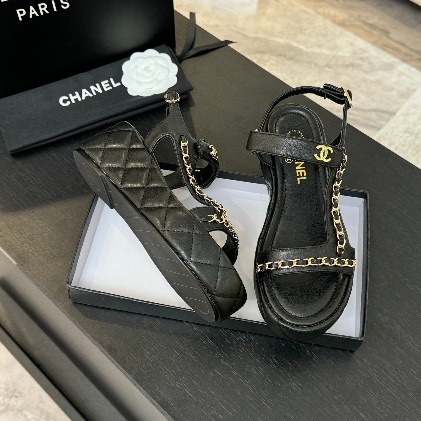 FLAT SANDALS IN BLACK LAMBSKIN WITH GOLD CHAIN - 35