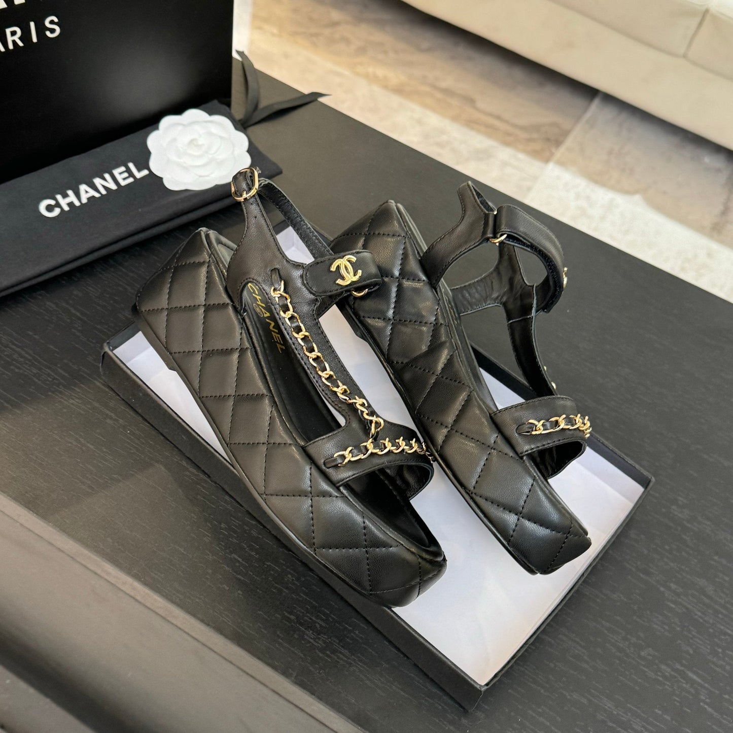 FLAT SANDALS IN BLACK LAMBSKIN WITH GOLD CHAIN - 35