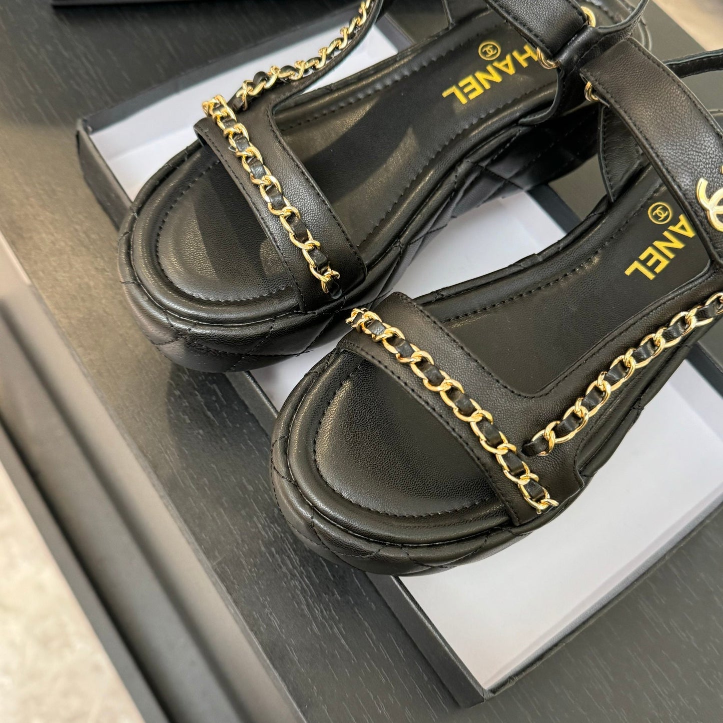 FLAT SANDALS IN BLACK LAMBSKIN WITH GOLD CHAIN - 35
