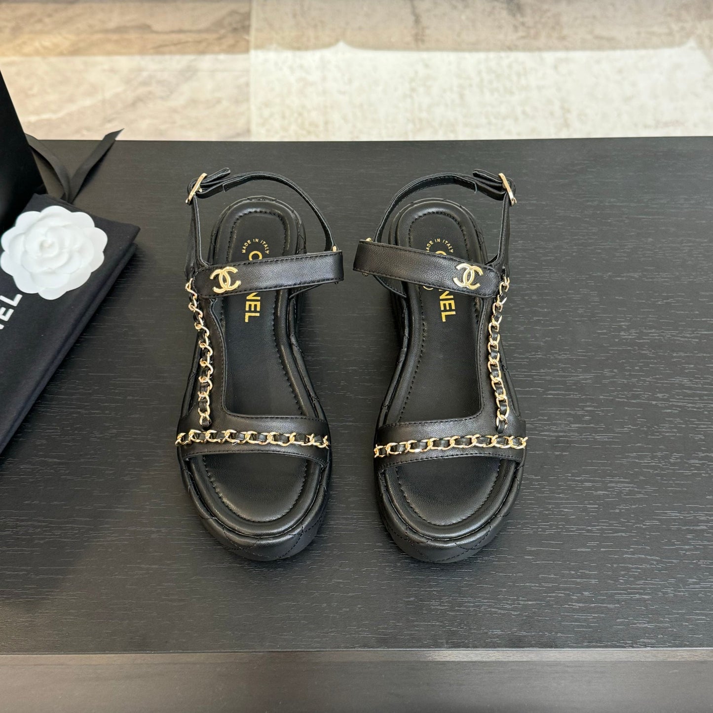 FLAT SANDALS IN BLACK LAMBSKIN WITH GOLD CHAIN - 35