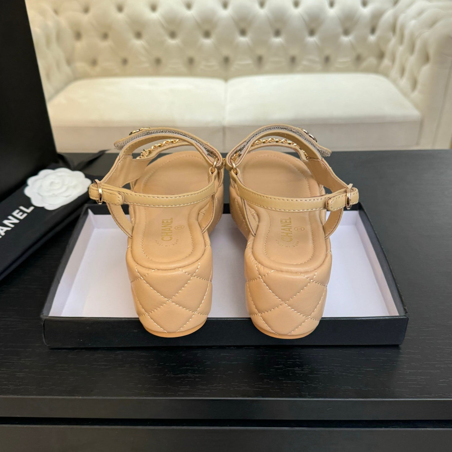 FLAT SANDALS IN PEANUT BROWN LAMBSKIN WITH GOLD CHAIN - 35