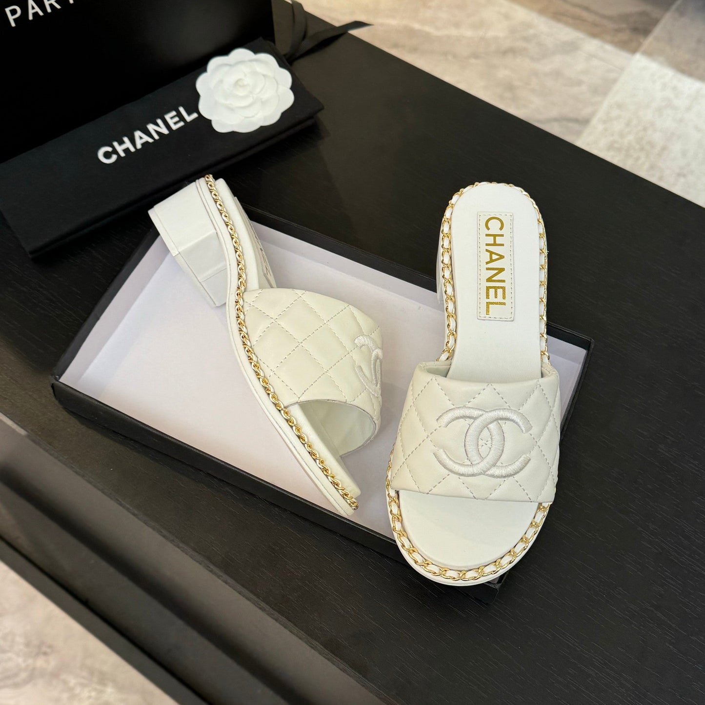 HIGH FLATFORM SLIPPER IN WHITE EMBOSSED SHEEPSKIN - 35
