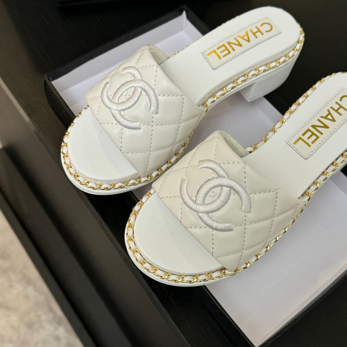 HIGH FLATFORM SLIPPER IN WHITE EMBOSSED SHEEPSKIN - 35
