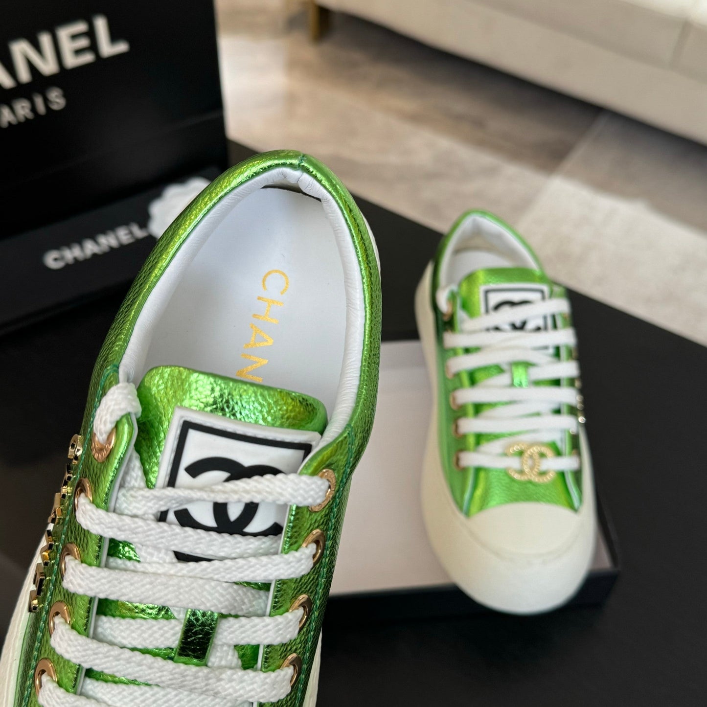 BIG-HEAD COOKIE SHOES IN EMERALD GREEN LAMBSKIN - 35