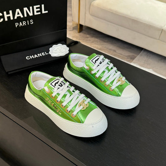 BIG-HEAD COOKIE SHOES IN EMERALD GREEN LAMBSKIN - 35