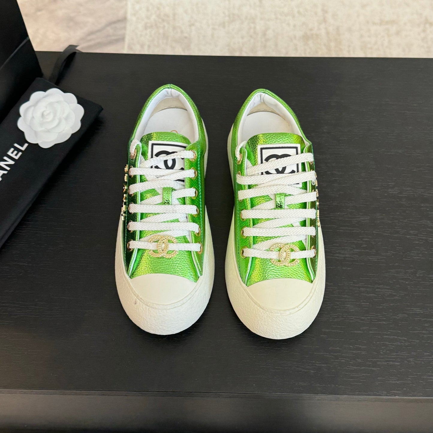 BIG-HEAD COOKIE SHOES IN EMERALD GREEN LAMBSKIN - 35