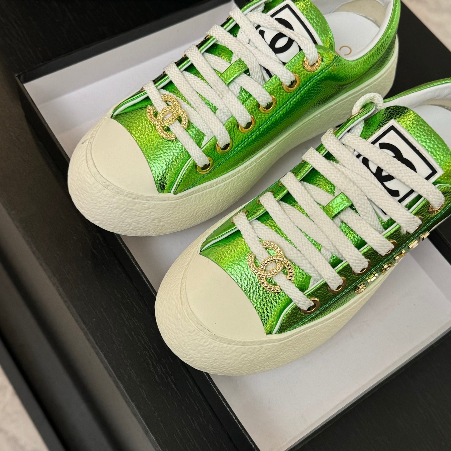 BIG-HEAD COOKIE SHOES IN EMERALD GREEN LAMBSKIN - 35