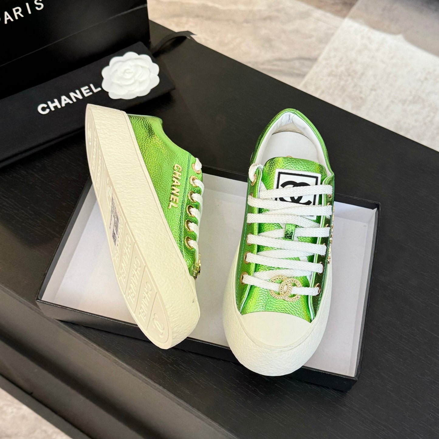 BIG-HEAD COOKIE SHOES IN EMERALD GREEN LAMBSKIN - 35