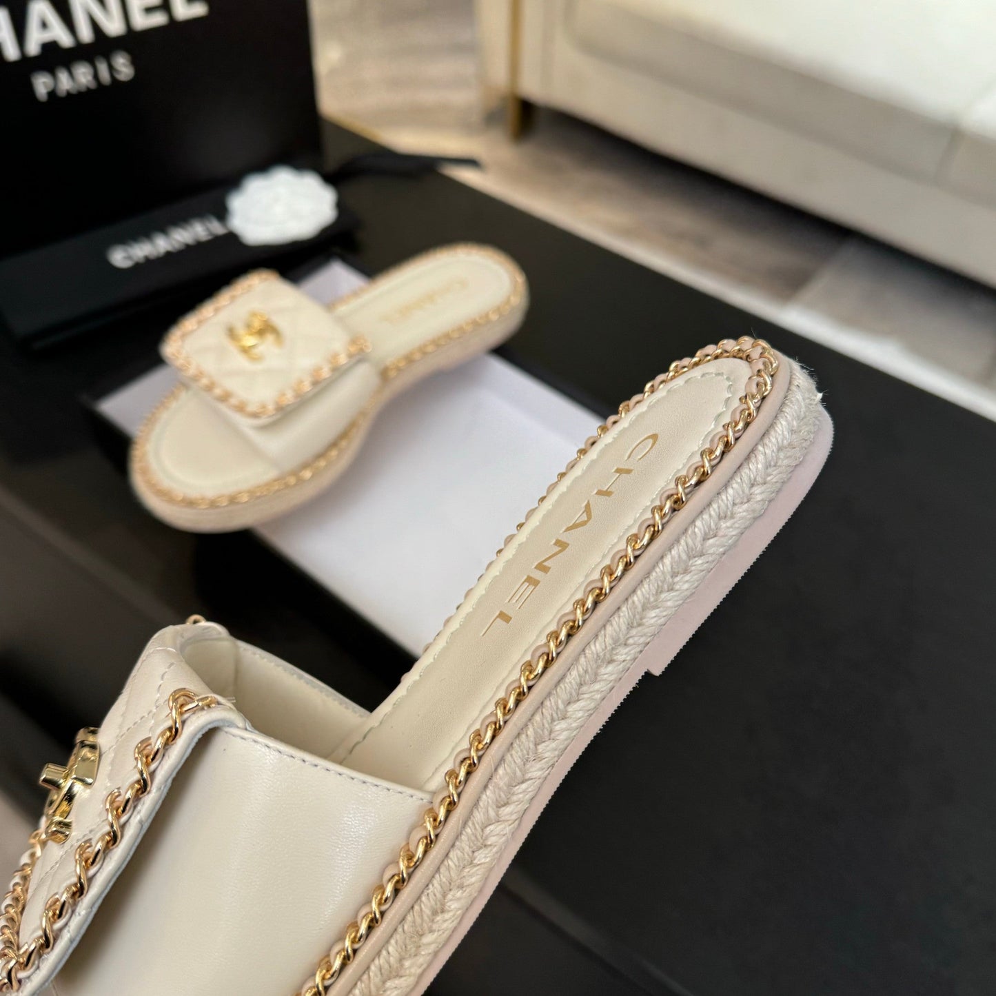 CC Logo Mule Sandal 20mm White Lambskin 183980 - 35