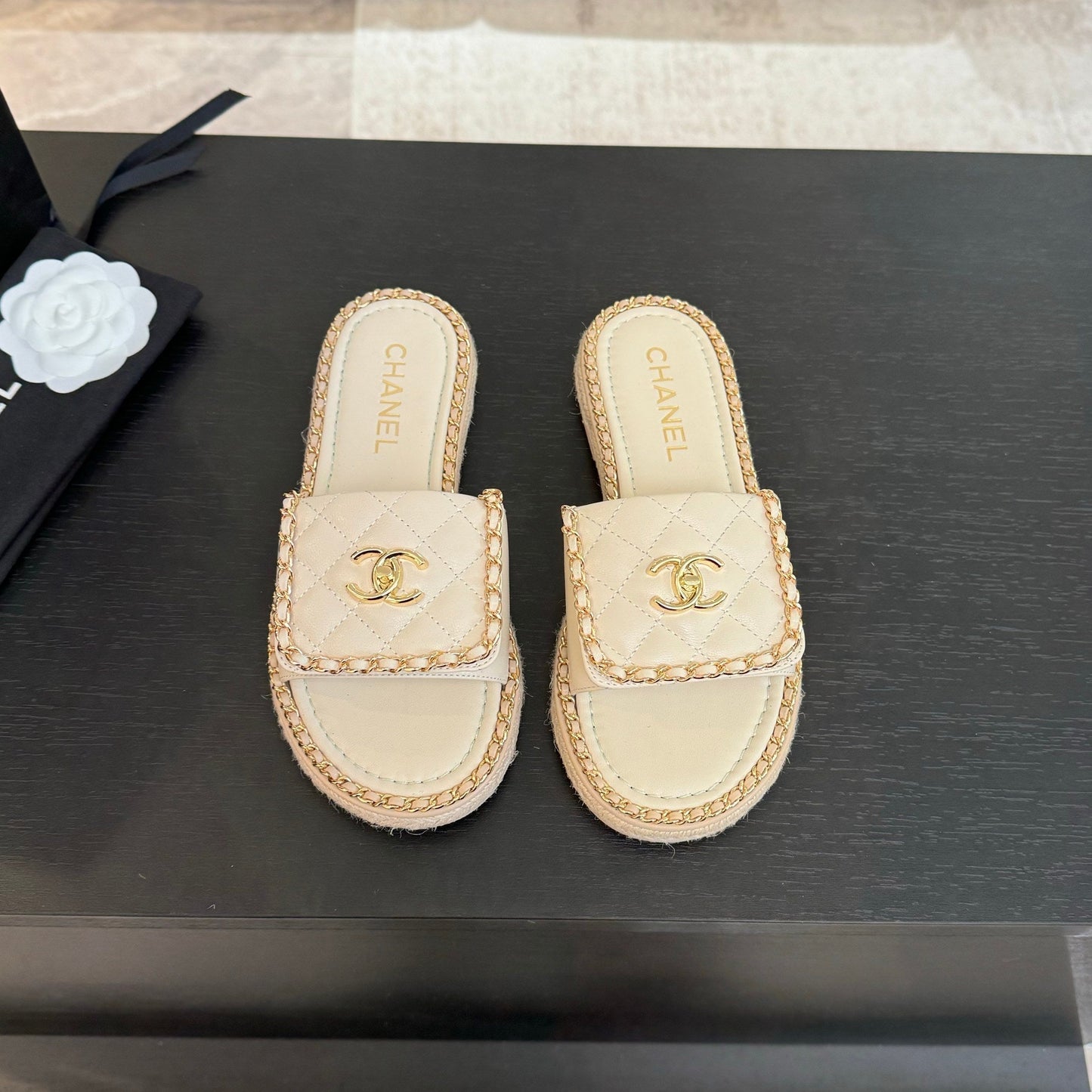 CC Logo Mule Sandal 20mm White Lambskin 183980 - 35