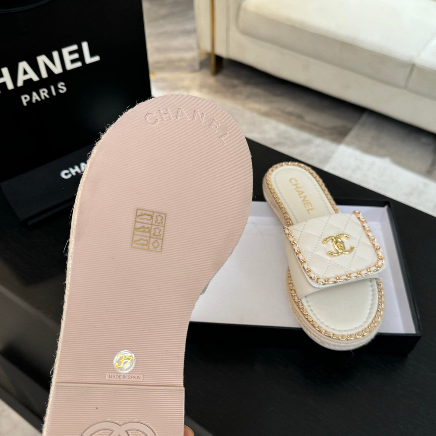 CC Logo Mule Sandal 20mm White Lambskin 183980 - 35