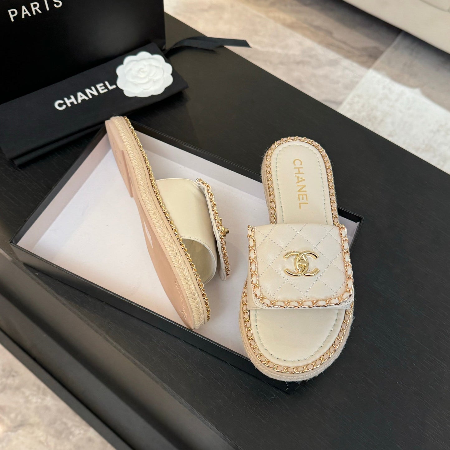 CC Logo Mule Sandal 20mm White Lambskin 183980 - 35