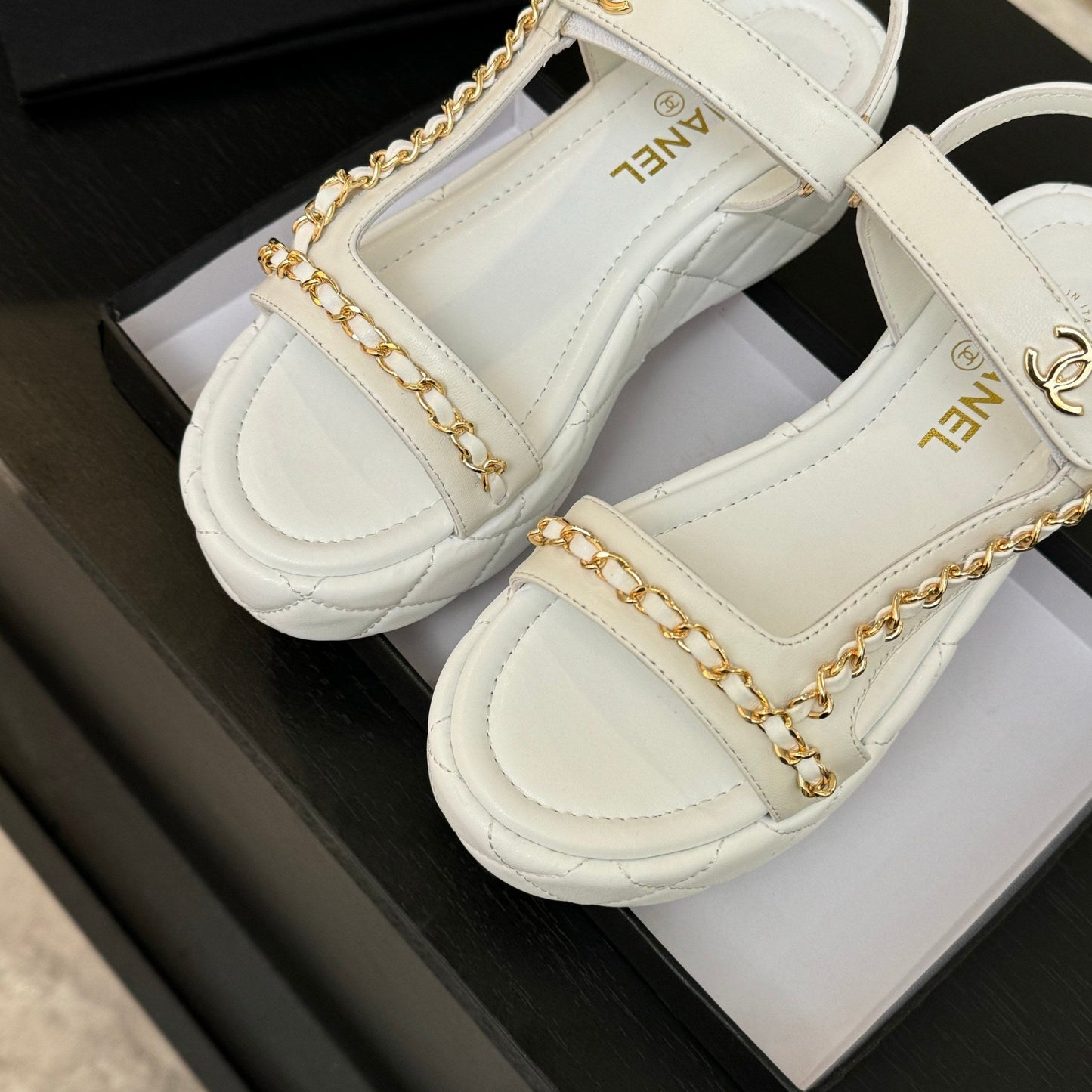 FLAT SANDALS IN WHITE LAMBSKIN WITH GOLD CHAIN - 35