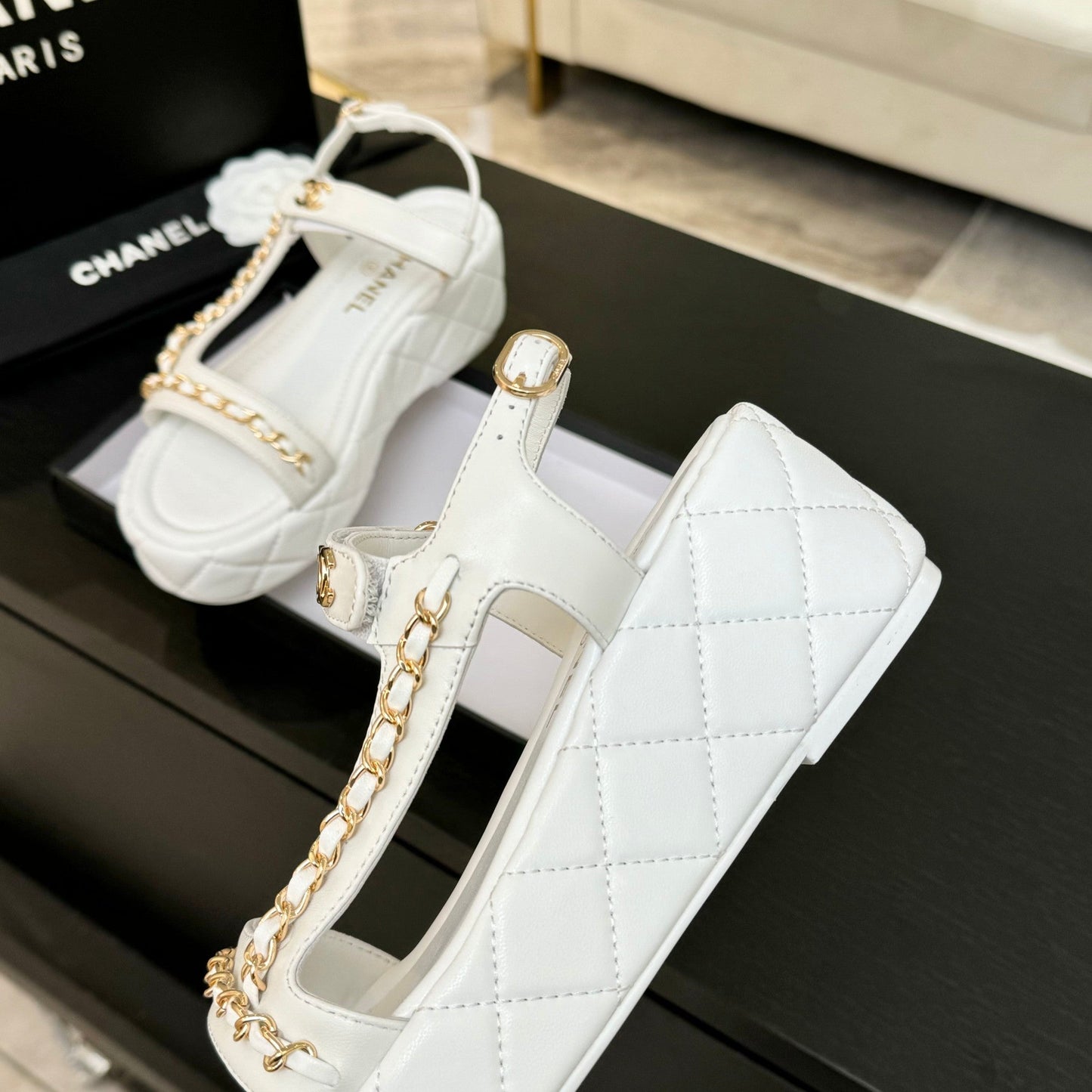 FLAT SANDALS IN WHITE LAMBSKIN WITH GOLD CHAIN - 35