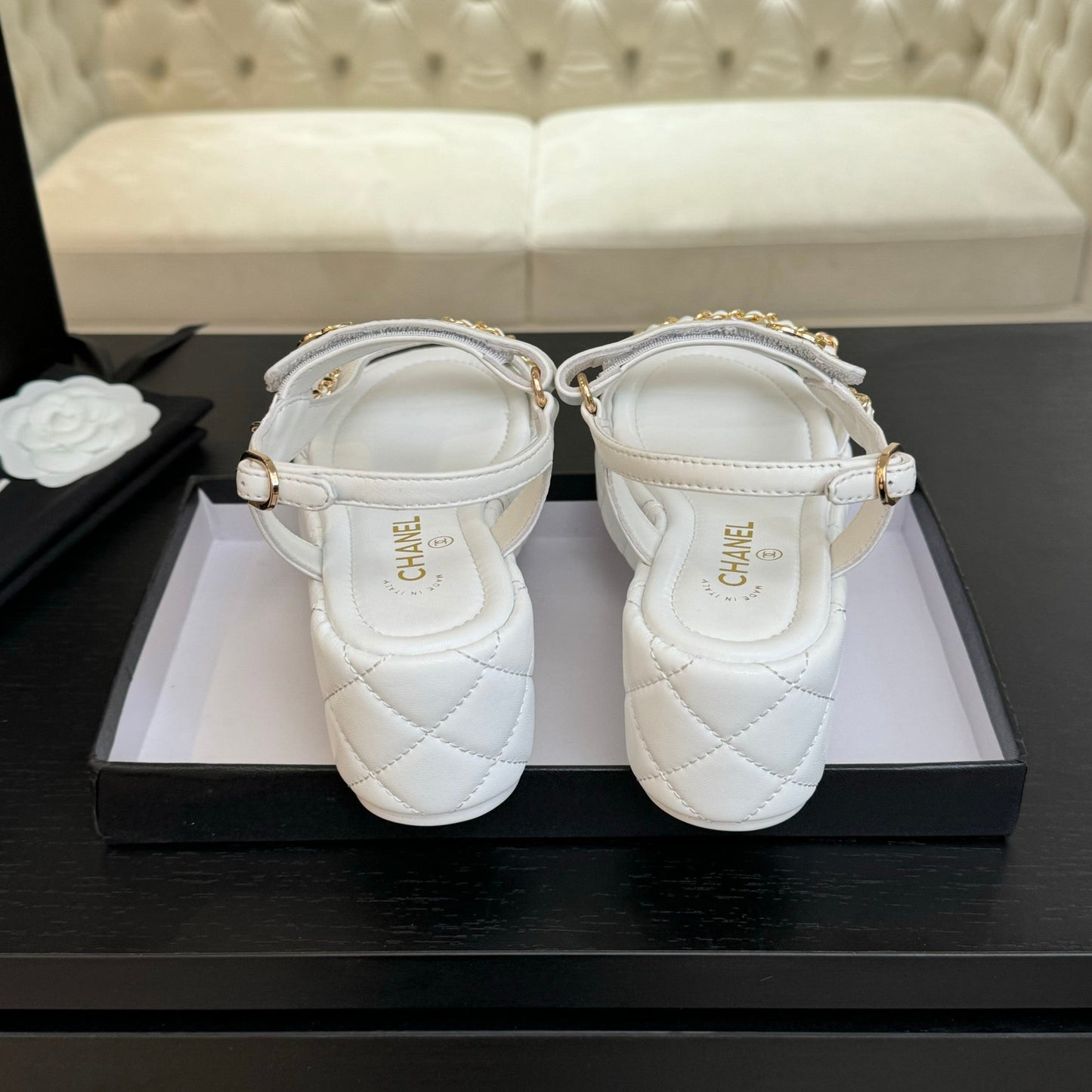 FLAT SANDALS IN WHITE LAMBSKIN WITH GOLD CHAIN - 35