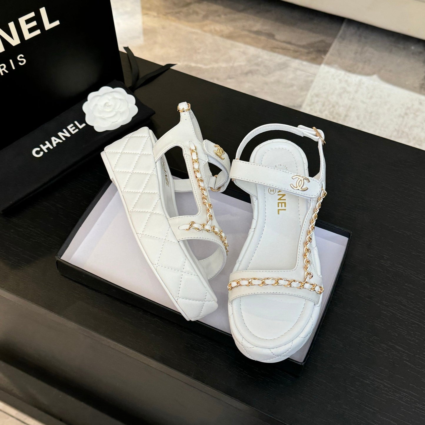 FLAT SANDALS IN WHITE LAMBSKIN WITH GOLD CHAIN - 35