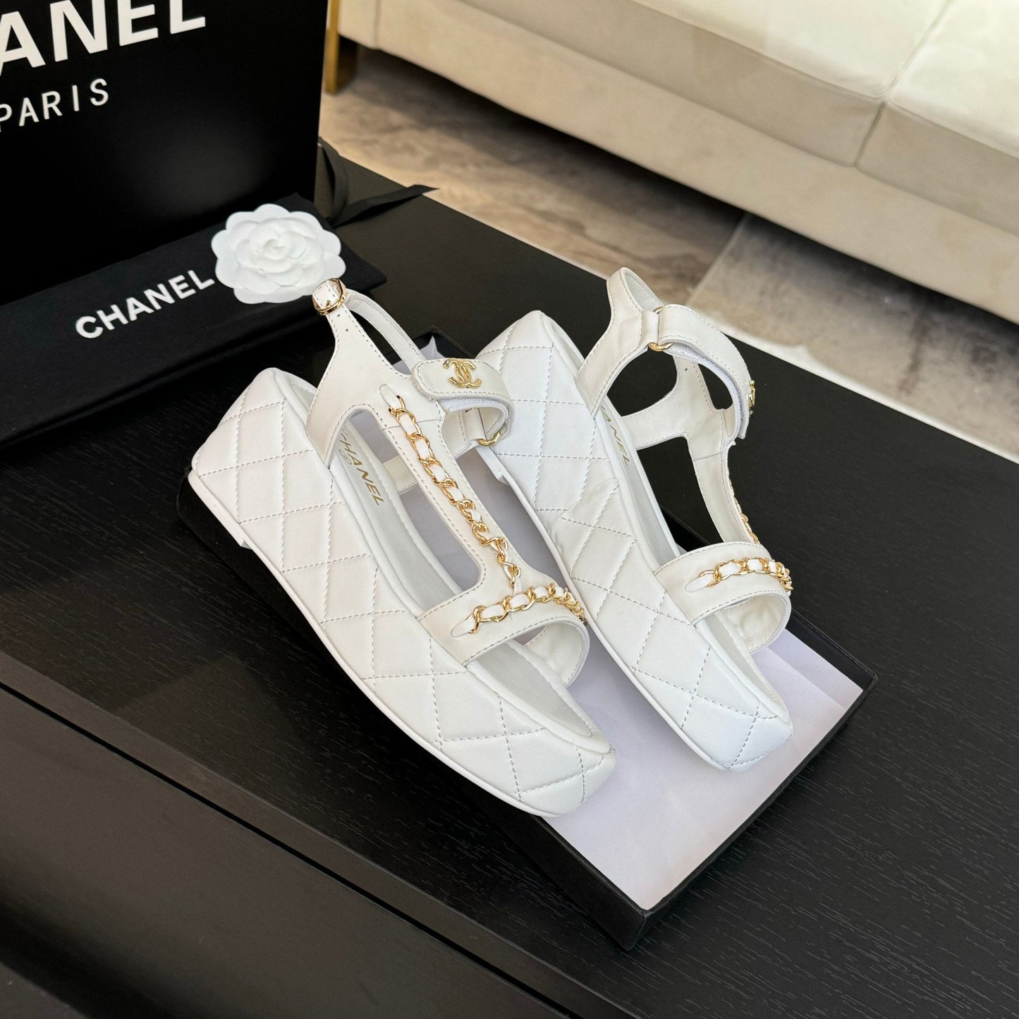 FLAT SANDALS IN WHITE LAMBSKIN WITH GOLD CHAIN - 35