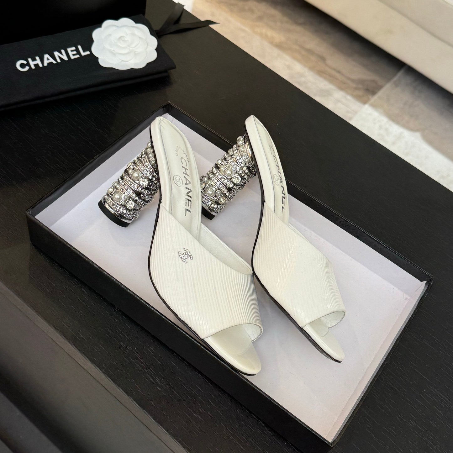 T-STRAP PEARL HEEL 85 MM SANDALS IN WHITE LAMBSKIN MULE - 35