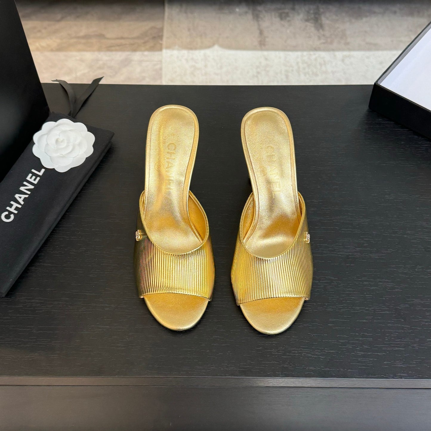 T-STRAP PEARL HEEL 85 MM SANDALS IN GOLD LAMBSKIN MULE - 35