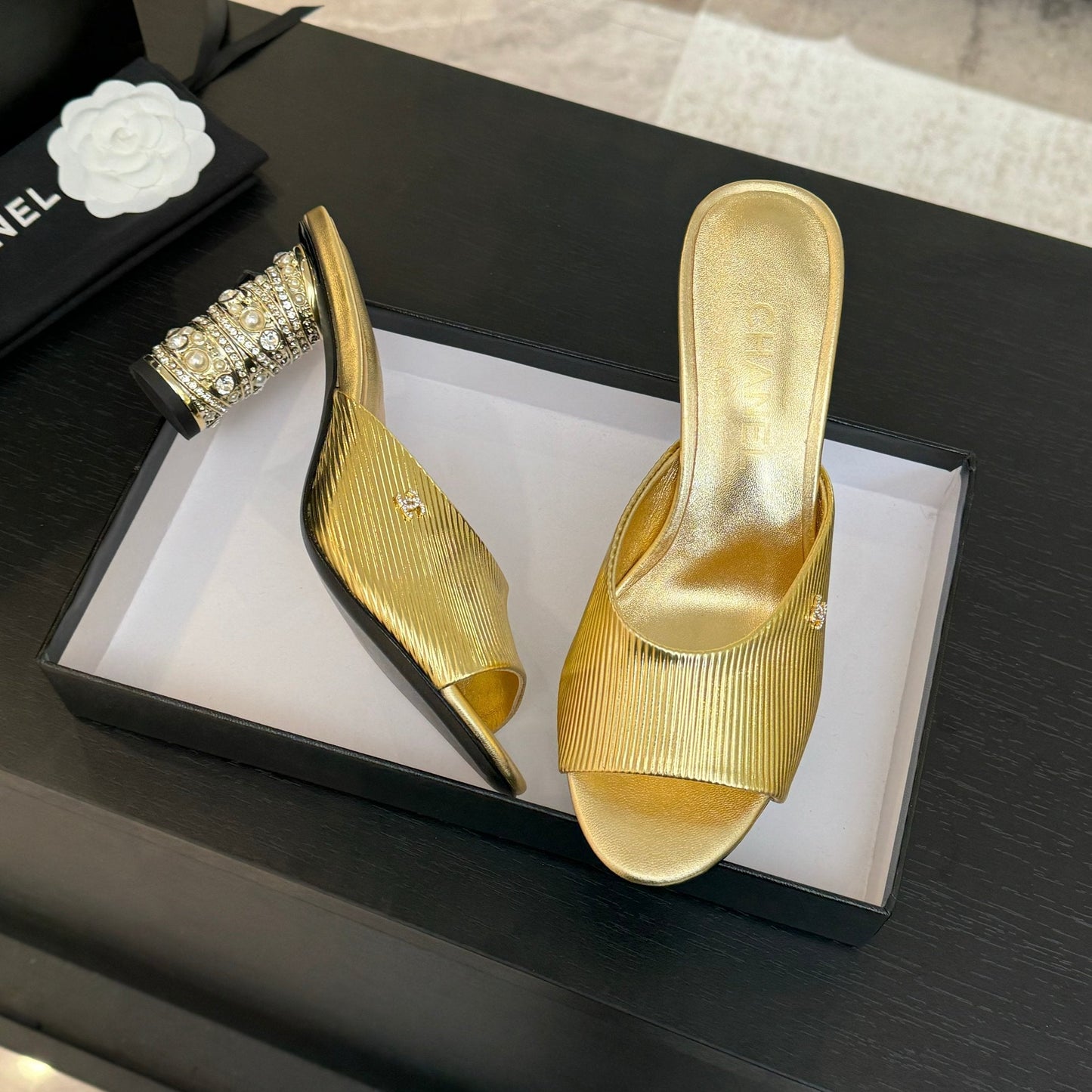 T-STRAP PEARL HEEL 85 MM SANDALS IN GOLD LAMBSKIN MULE - 35