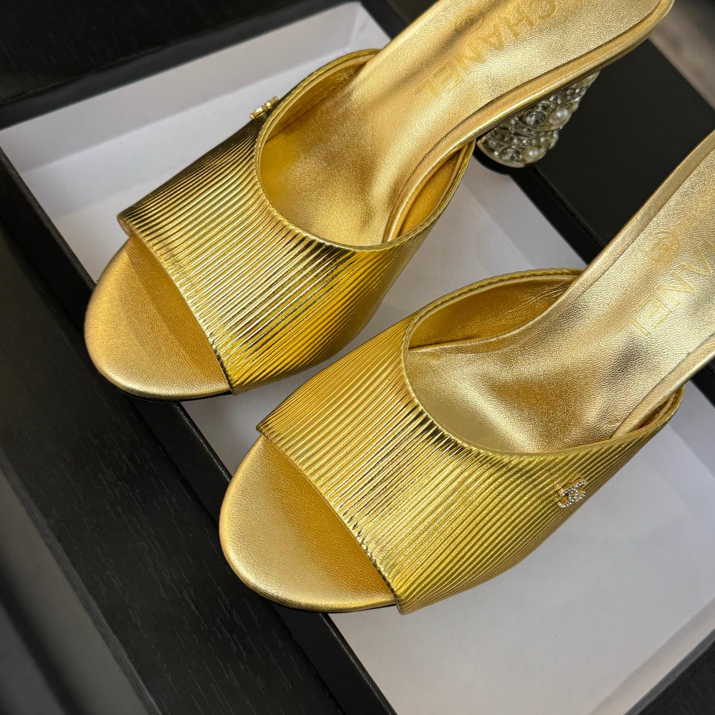 T-STRAP PEARL HEEL 85 MM SANDALS IN GOLD LAMBSKIN MULE - 35