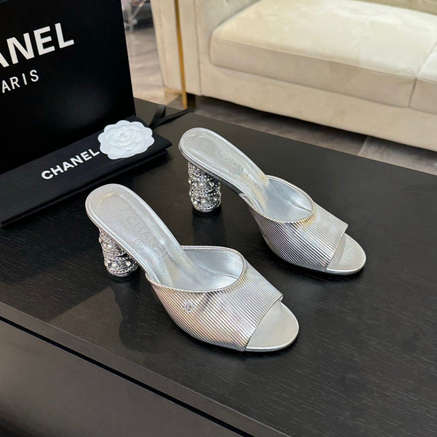 T-STRAP PEARL HEEL 85 MM SANDALS IN SILVER LAMBSKIN MULE - 35