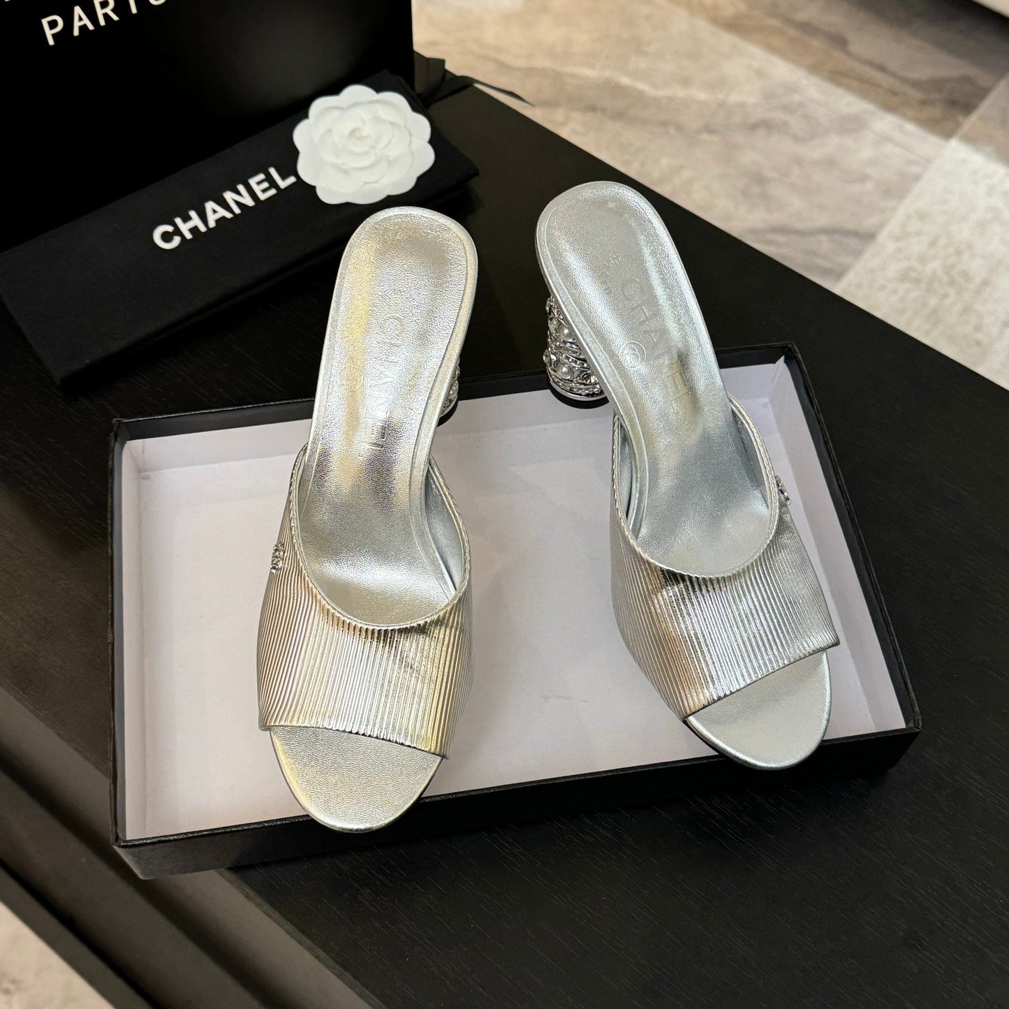 T-STRAP PEARL HEEL 85 MM SANDALS IN SILVER LAMBSKIN MULE - 35