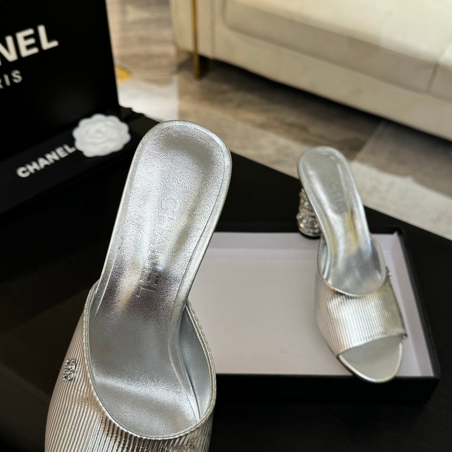 T-STRAP PEARL HEEL 85 MM SANDALS IN SILVER LAMBSKIN MULE - 35