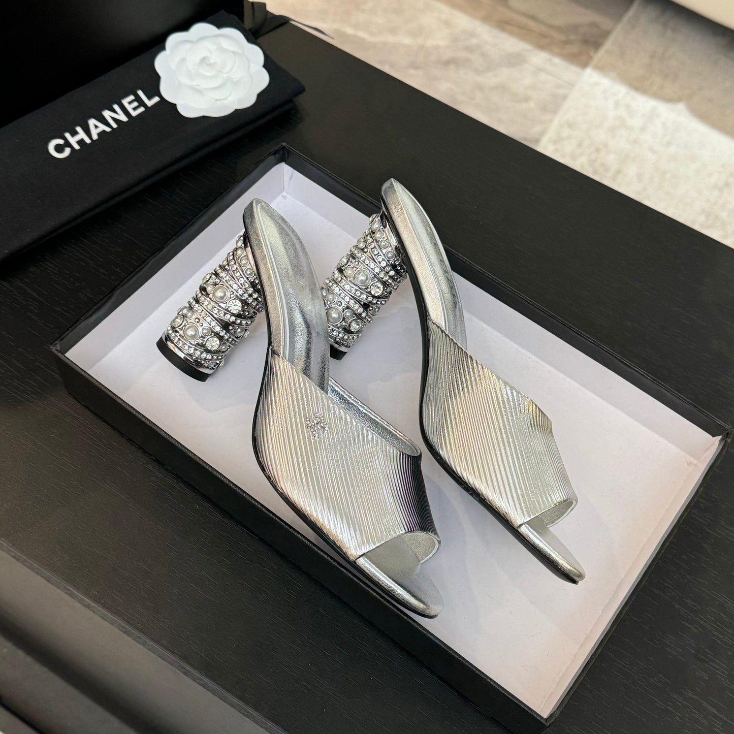 T-STRAP PEARL HEEL 85 MM SANDALS IN SILVER LAMBSKIN MULE - 35