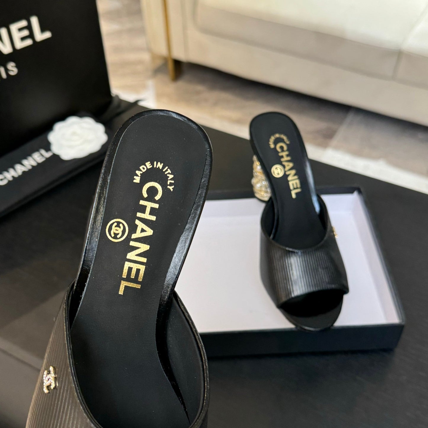 T-STRAP PEARL HEEL 85 MM SANDALS IN BLACK LAMBSKIN MULE - 35