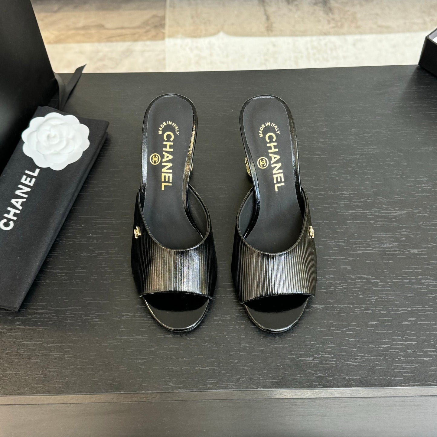 T-STRAP PEARL HEEL 85 MM SANDALS IN BLACK LAMBSKIN MULE - 35