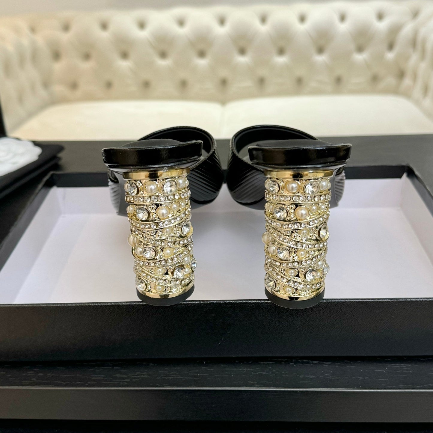 T-STRAP PEARL HEEL 85 MM SANDALS IN BLACK LAMBSKIN MULE - 35