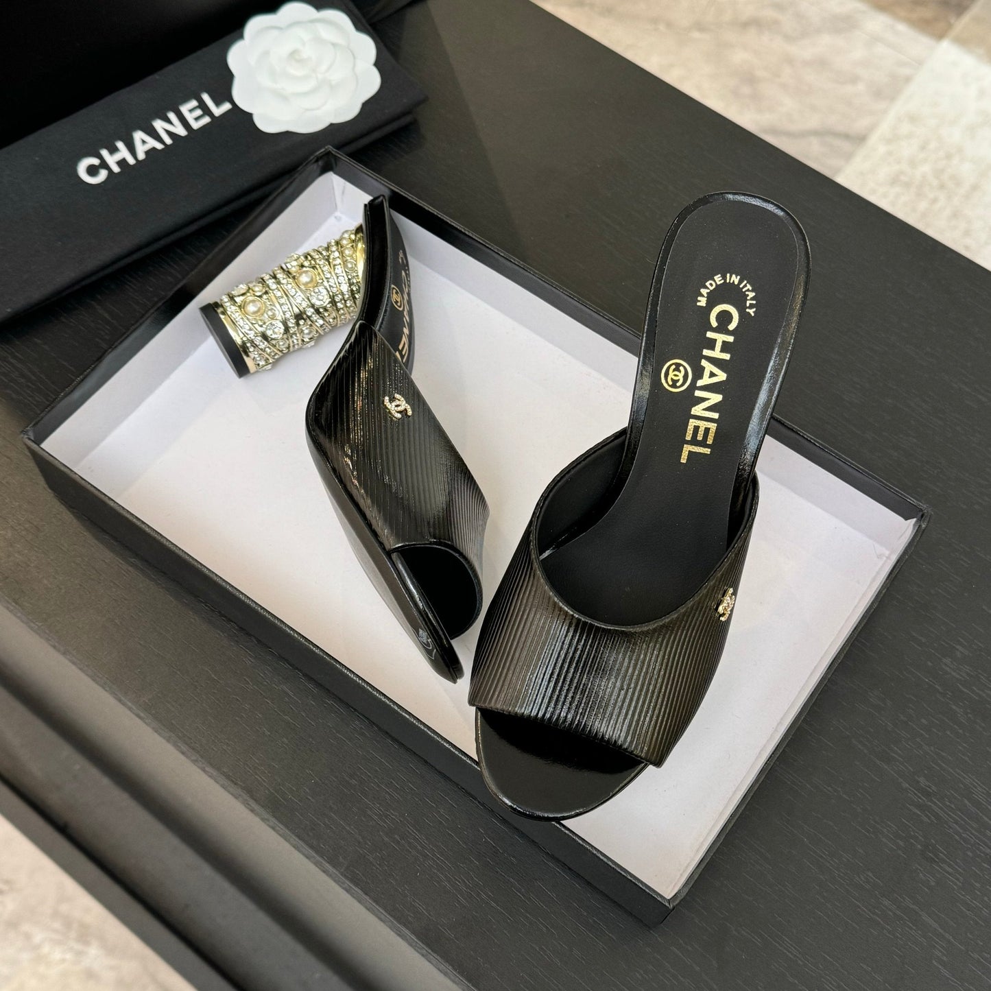 T-STRAP PEARL HEEL 85 MM SANDALS IN BLACK LAMBSKIN MULE - 35