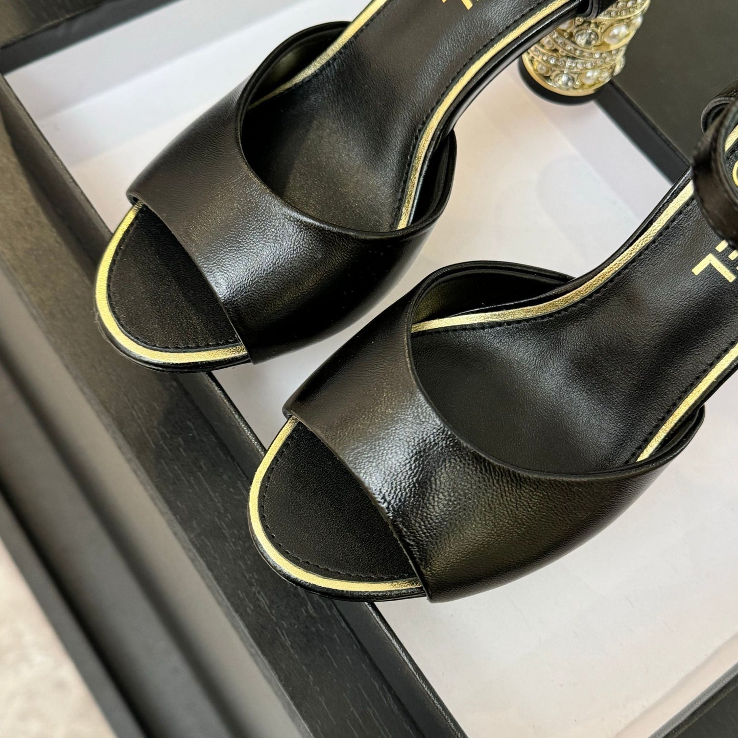 T-STRAP PEARL HEEL 85 MM SANDALS IN BLACK LAMBSKIN - 35