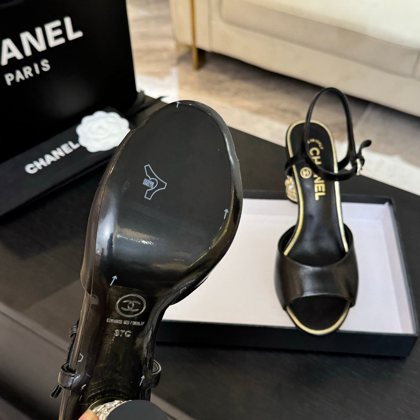 T-STRAP PEARL HEEL 85 MM SANDALS IN BLACK LAMBSKIN - 35