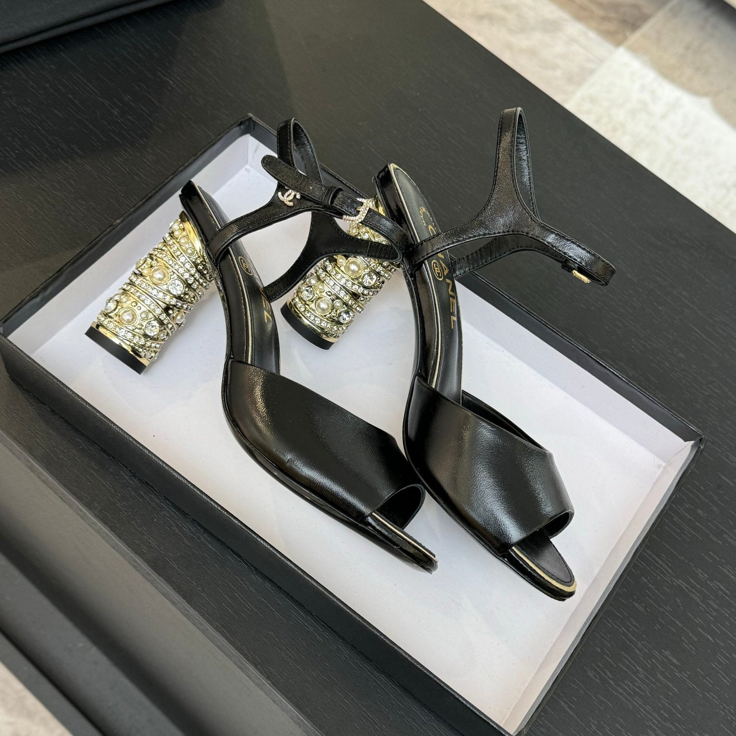 T-STRAP PEARL HEEL 85 MM SANDALS IN BLACK LAMBSKIN - 35