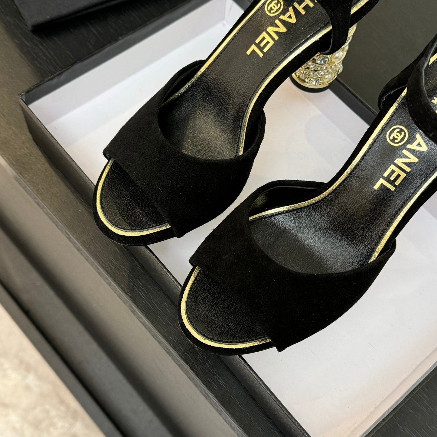 T-STRAP PEARL HEEL 85 MM SANDALS IN BLACK SUEDE - 35