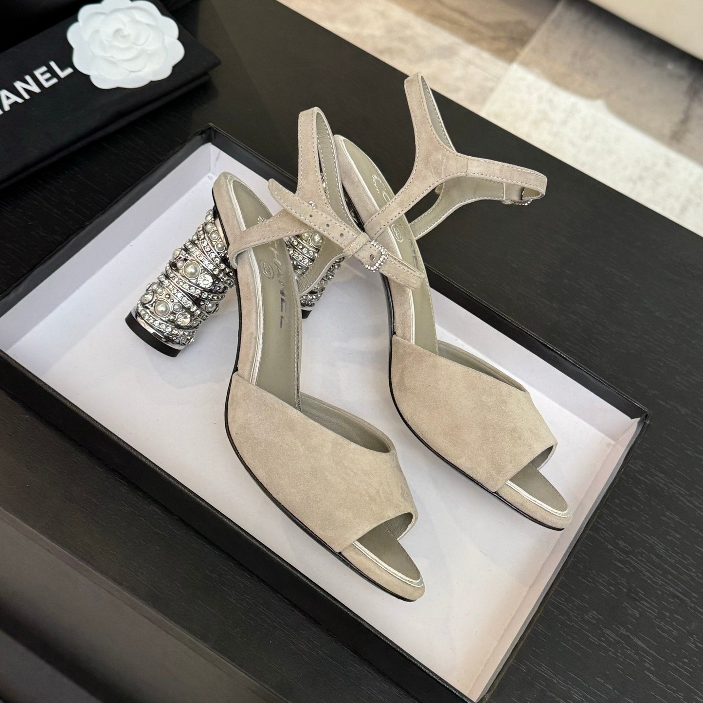 T-STRAP PEARL HEEL 85 MM SANDALS IN PASTEL GRAY SUEDE - 35
