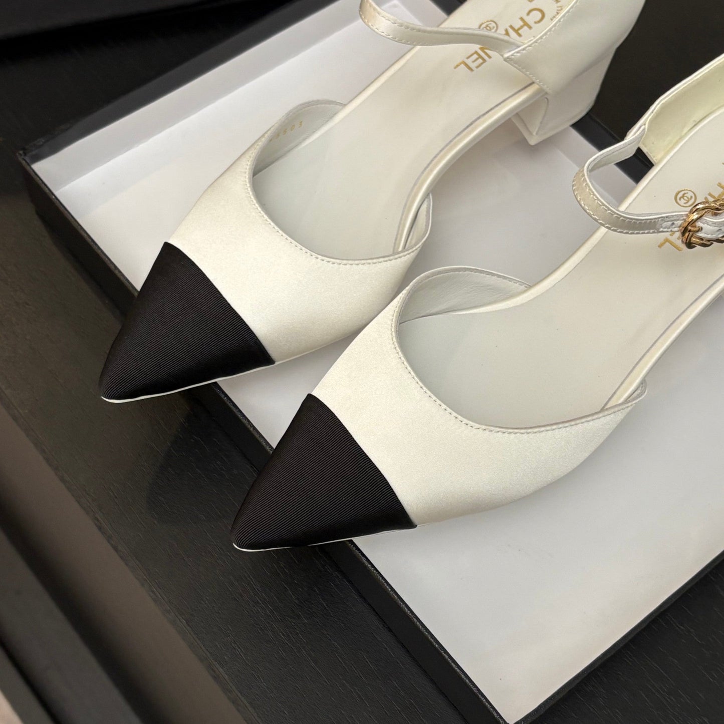 BLOCK HEEL SLINGBACKS IN WHITE MIX BLACK SILK FABRIC - 35