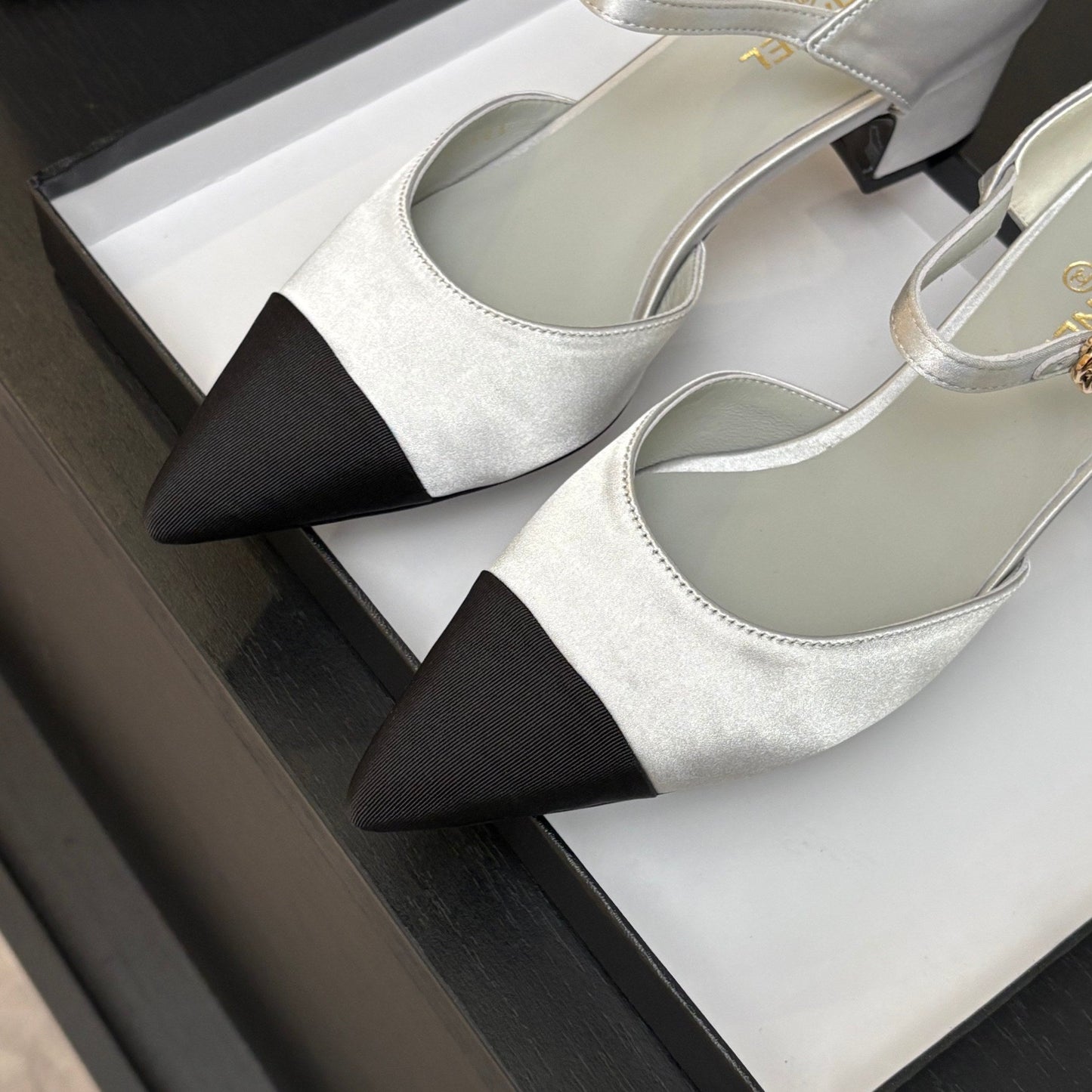 BLOCK HEEL SLINGBACKS IN SILVER MIX BLACK SILK FABRIC - 35