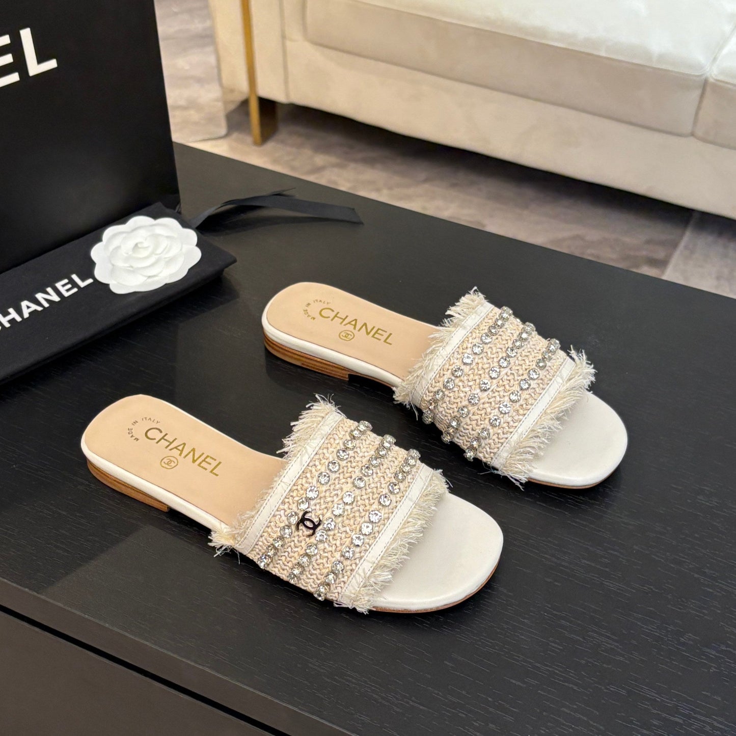 FLAT SANDALS BEIGE AND WHITE WITH CRYSTALS - 35