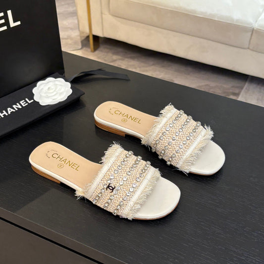 FLAT SANDALS BEIGE AND WHITE WITH CRYSTALS - 35