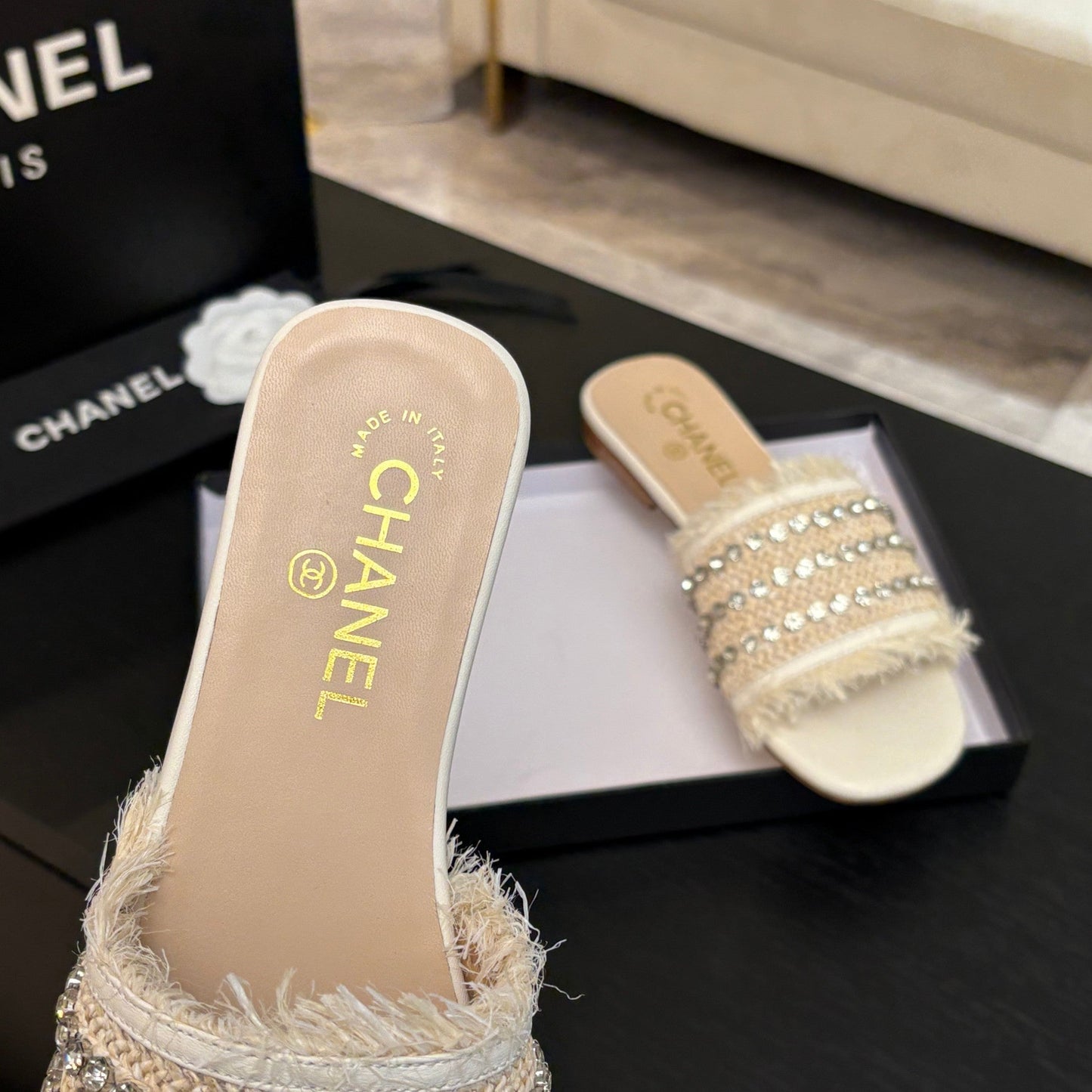 FLAT SANDALS BEIGE AND WHITE WITH CRYSTALS - 35