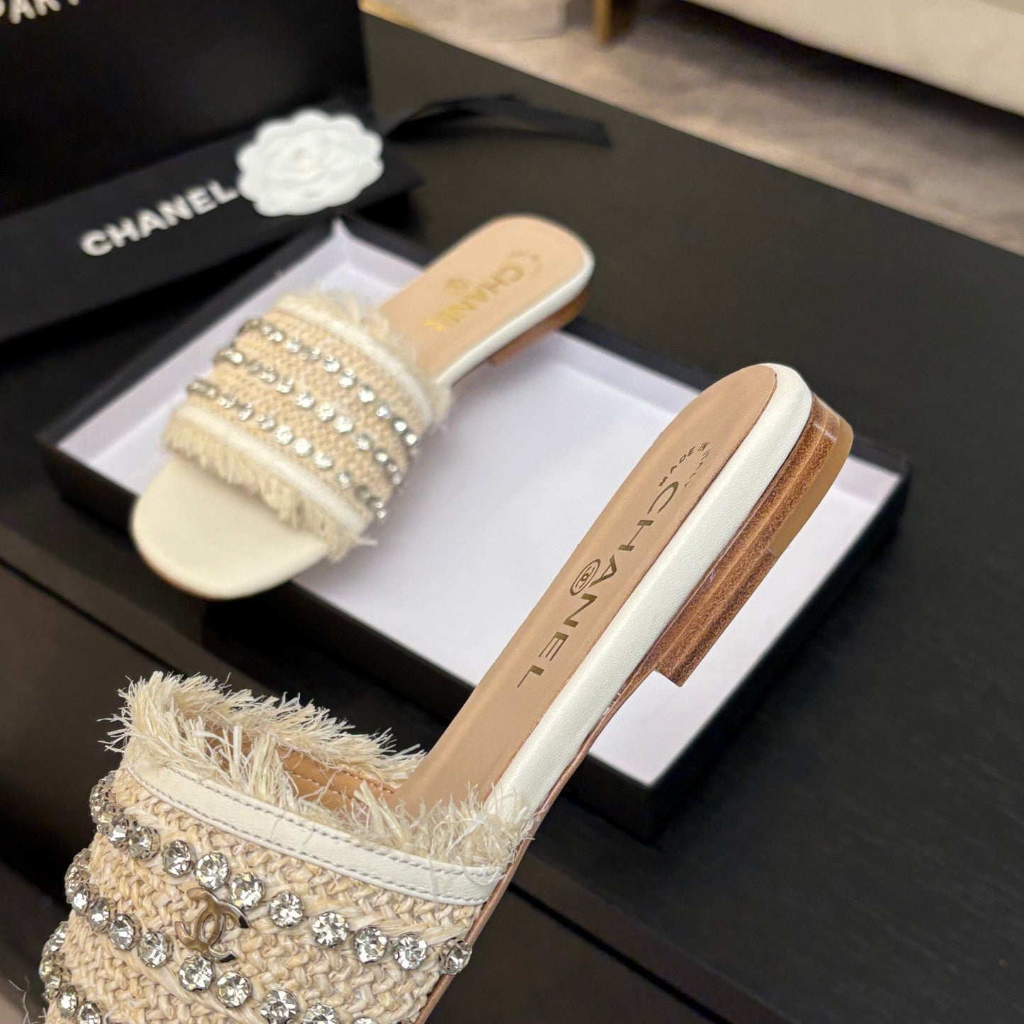 FLAT SANDALS BEIGE AND WHITE WITH CRYSTALS - 35