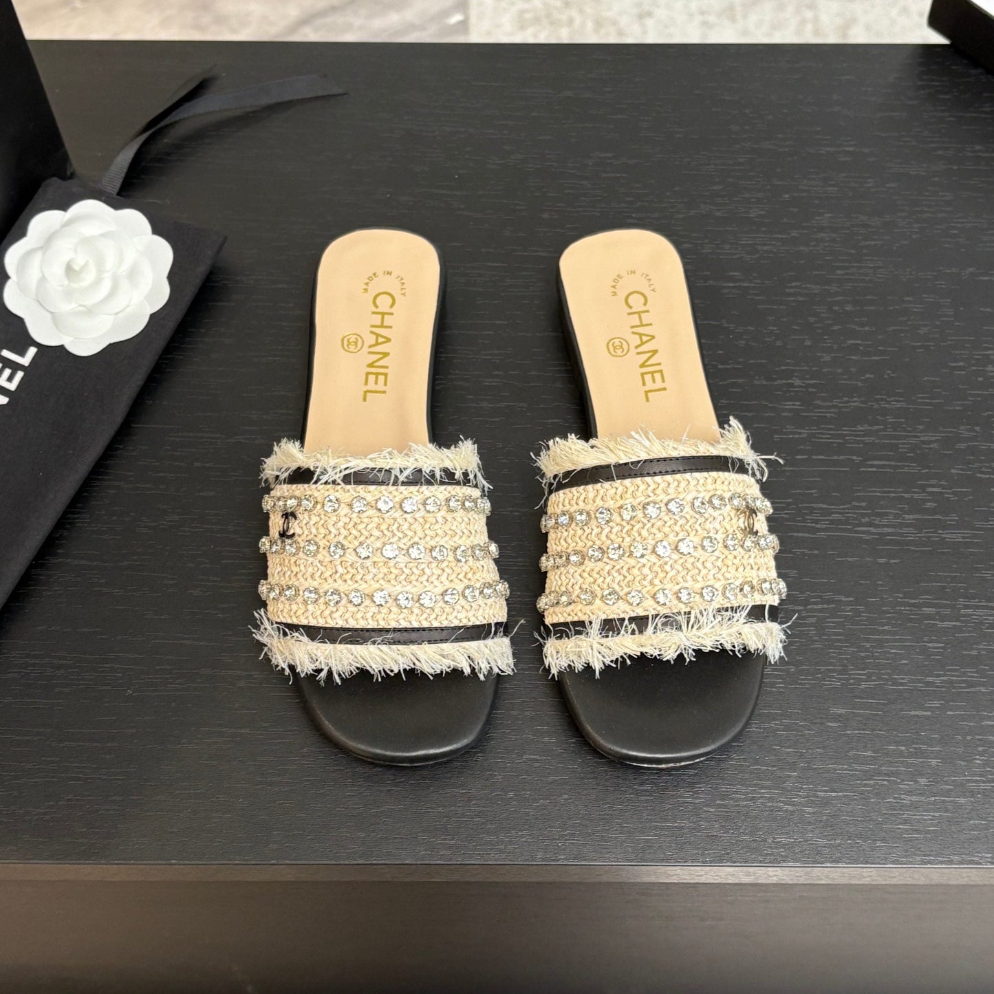FLAT SANDALS BEIGE AND BLACK WITH CRYSTALS - 35
