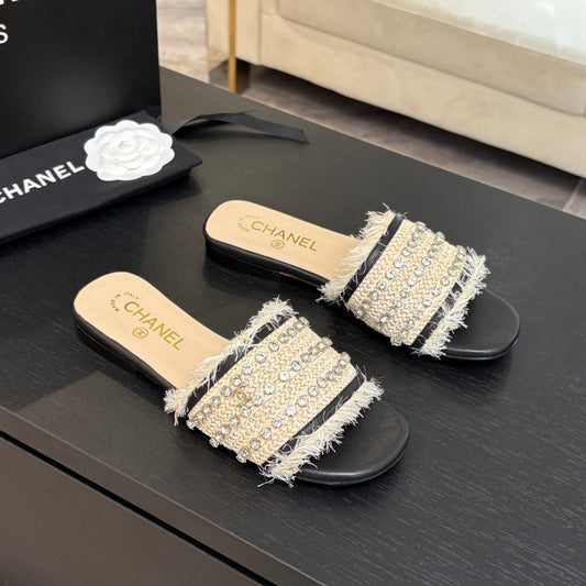 FLAT SANDALS BEIGE AND BLACK WITH CRYSTALS - 35